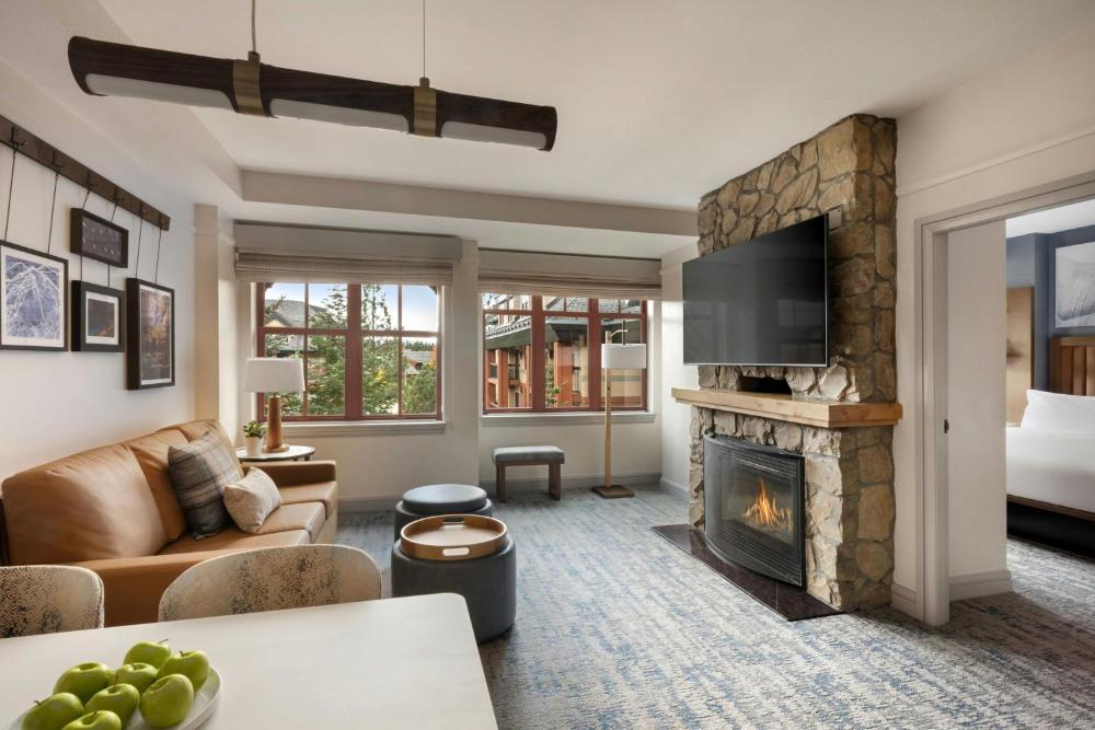 One-Bedroom Villa with Fireplace interior