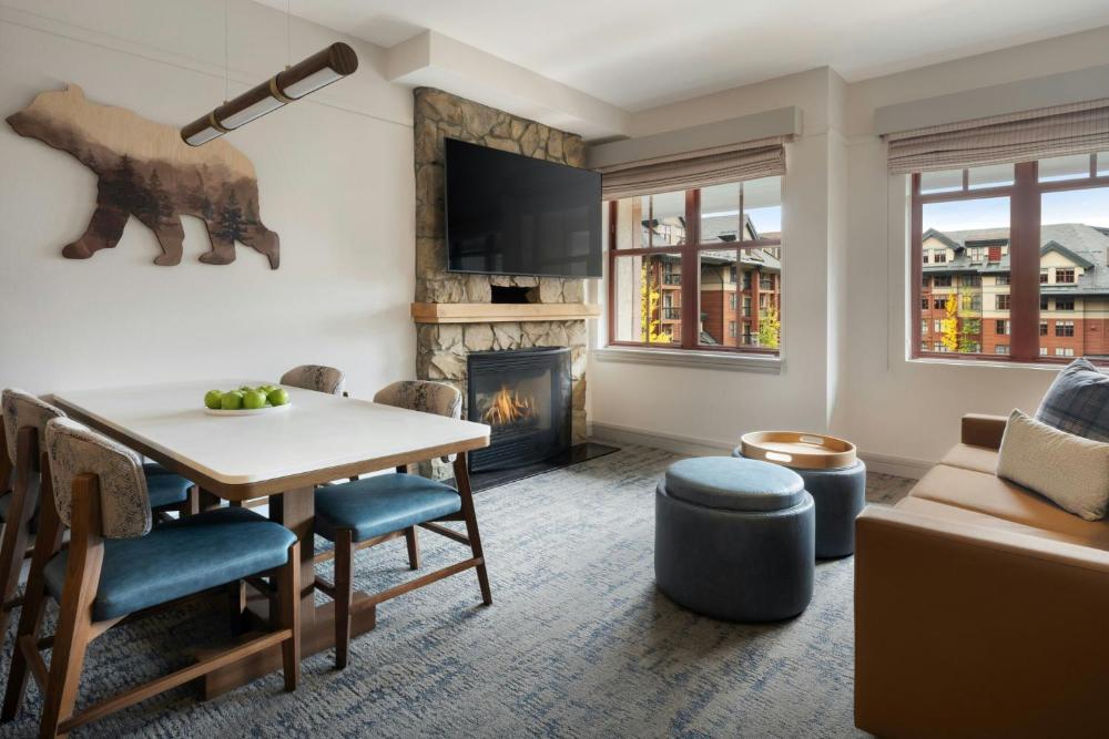 One-Bedroom Villa with Fireplace interior